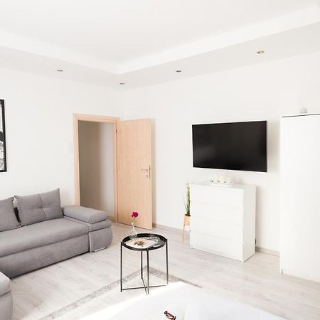 Stilusos Lakas Ingyenes Parkolassal Debrecen Exteriör bild