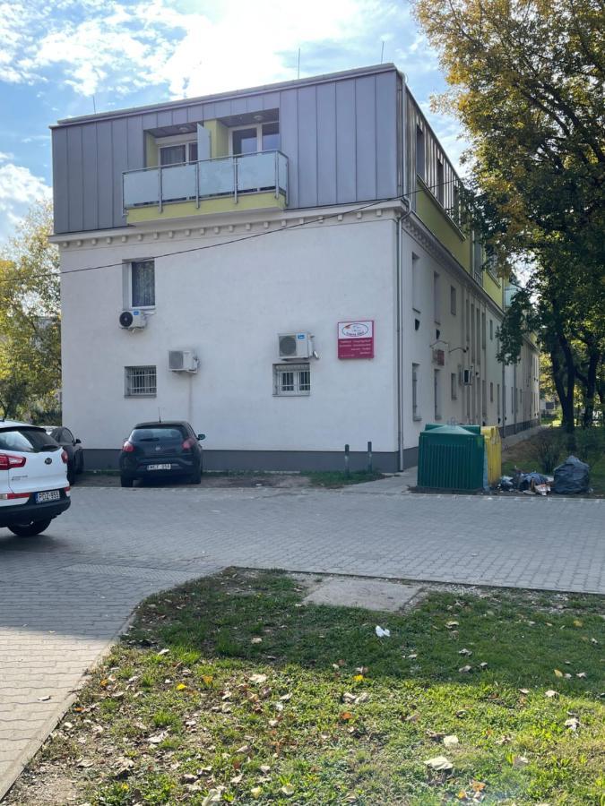 Stilusos Lakas Ingyenes Parkolassal Debrecen Exteriör bild